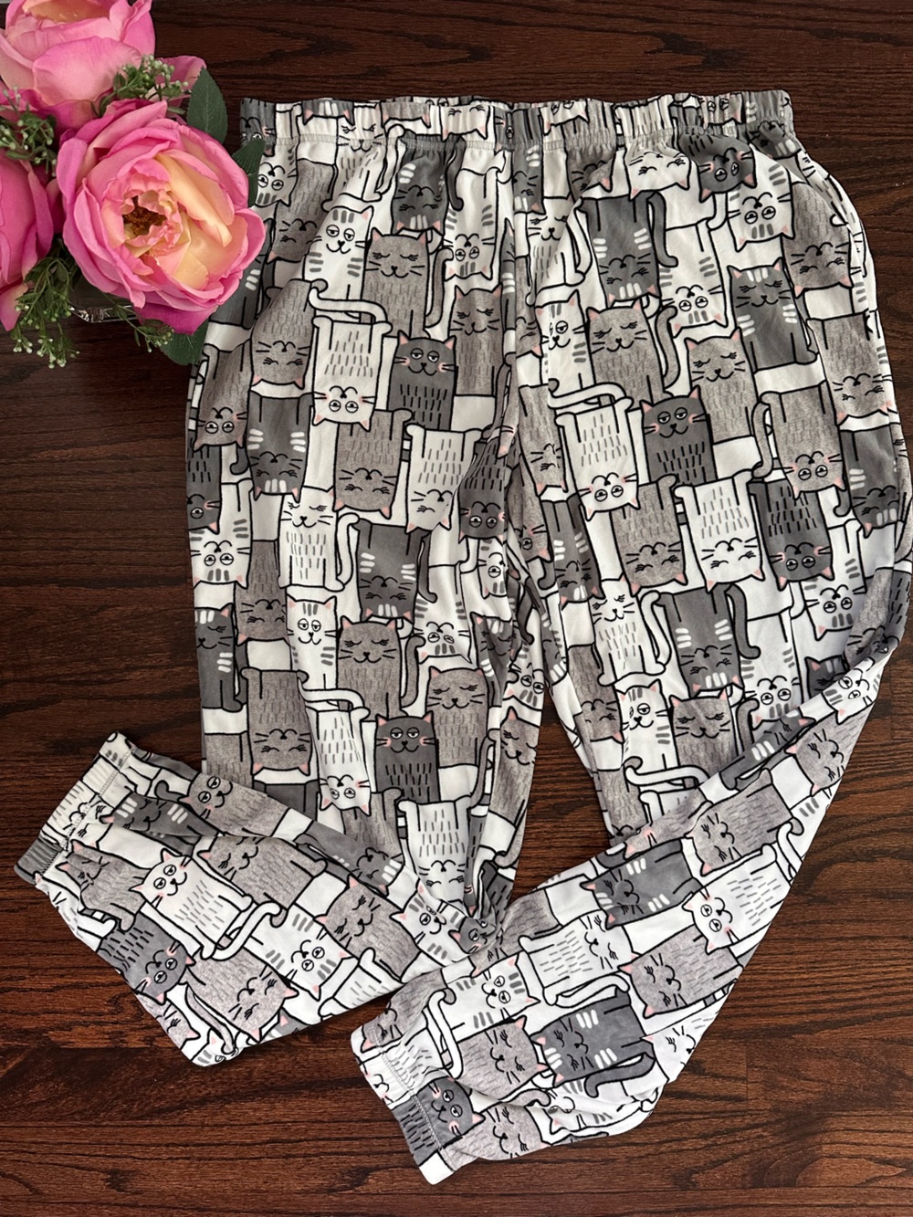 Secret Treasures velour lounge pants, size L
